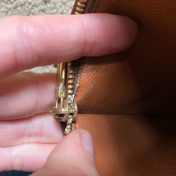 Authentic Louis Vuitton Sarah classic monogram canvas wallet on chain crossbody - Picture 13 of 13